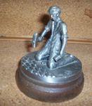 STATUETTE ETAIN SUR SOCLE LE CANTONIER 