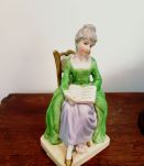 3 Figurines en biscuit porcelaine 