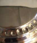 Assiette cuivre verni murale scène de vie