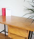 Bureau vintage moderniste années 60 pieds en metal noir