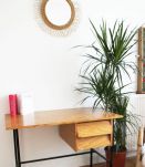 Bureau vintage moderniste années 60 pieds en metal noir