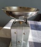  balance mécanique de cuisine vintage en métal gris 