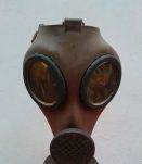 Masque à gaz et son étui en tôle (39-45)