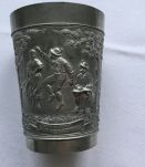 Gobelet en métal gravé 