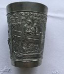 Gobelet en métal gravé 
