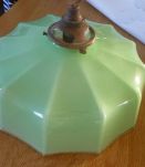 Suspension en opaline verte ,   vintage