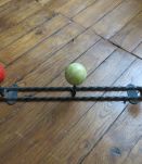 Porte manteau 50s fer forgé boules bois 