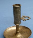 bougeoir ancien avec poussoir en laiton , vintage