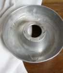 moule en métal vintage pour pâtisserie