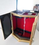 Boîte à bijoux musicale dorée. 