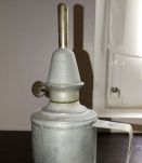 Lampe à essence de la marque "BRULOR " en métal blanc