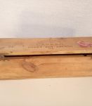 Jolie boîte à vin en bois. 