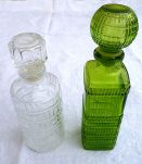 lot de 2 anciens flaçons en  verre , vintages