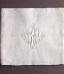 2 Serviettes de Table Brodées Monogramme R.P Français