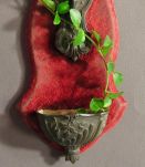 Christ en Croix sur Velours Rouge / Bénitier Mural Français