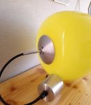 Suspension vintage en opaline jaune. 
