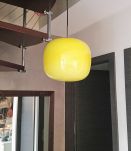 Suspension vintage en opaline jaune. 
