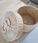 Joli panier en osier. 