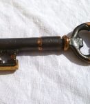 clée  tire bouchon, decapsuleur en metal,  vintage