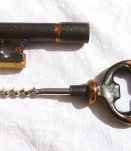 clée  tire bouchon, decapsuleur en metal,  vintage