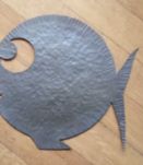 Poisson en métal martelé années 40