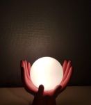 lampe mains céramique vieux rose avec globe opaline blanche