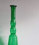 lot de 2 bouteilles carafes vertes dont 1 torsadée vintage