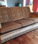 Canapé crapaud vintage à franges en velours couleur cognac