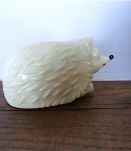 Petit hérisson à roulettes des années 60