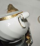 Sucrier en porcelaine blanche et or