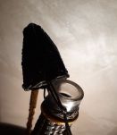 Bouteille scoubidou noir carafe 1970. a