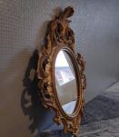 petit miroir ancien style rocaille en résine dorée