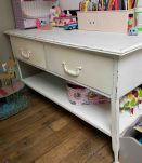 Petite console de chambre d'enfant