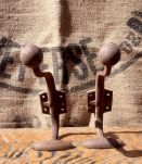 Paire d'anciennes patères doubles en métal - Années 50