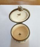 Ancienne boite en porcelaine pilulier ou bijoux à decor Flor