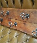 portemanteau mural   1960 patere acier brut sur bois (sapin)