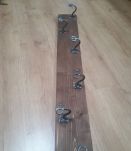 portemanteau mural 1960 a 70  patere acier  sur bois (sapin)