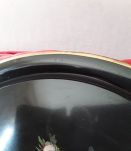 Plateau rond en tôle peinte avec décor bouquet de fleurs