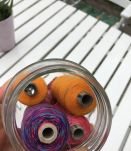 Globe décoratif et bobines vintage 