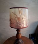 lampe pied bois massif  et abat jour fleurs et gramine sauva