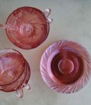 Tasses et sous-tasses roses