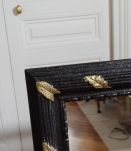 Grand miroir en XX ème siècle résine noire et dorée 