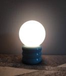 lampe en céramique bleue turquoise et globe opaline blanc