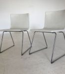 2 chaises métal chromé et simili cuir blanc