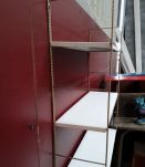 Étagère Tomado doré et plateaux  blanc  origine strig 1970. 