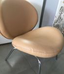Fauteuil simili cuir beige 