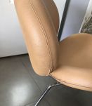 Fauteuil simili cuir beige 
