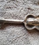 broche violon plaquée argent