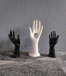 2 petits soliflores mains en céramique noires