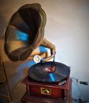 Ancien gramophone  la voix de son maitre avec pavillon en la